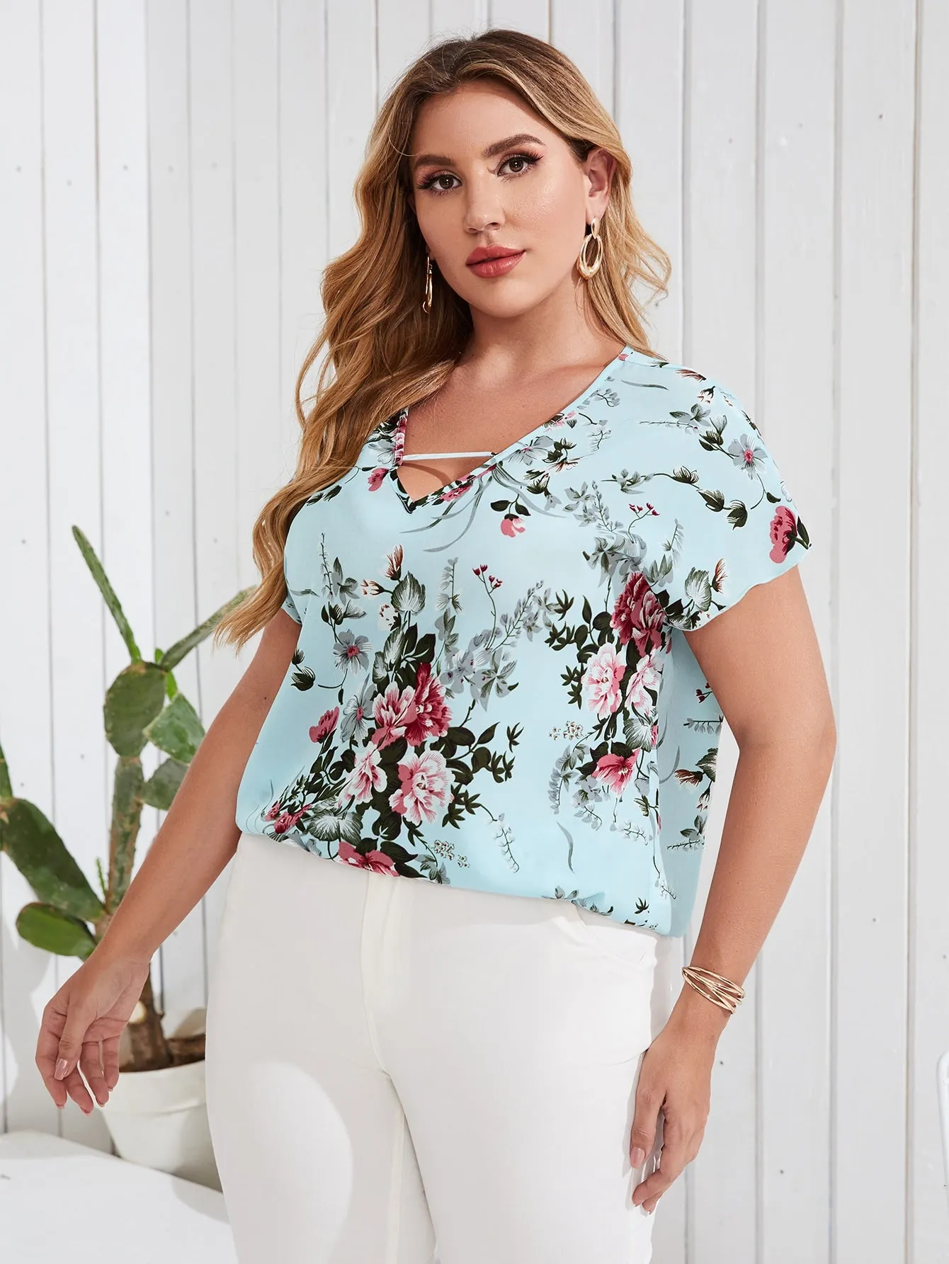 Floral Short Sleeve Keyhole Neckline Regular Plus Size Blouse