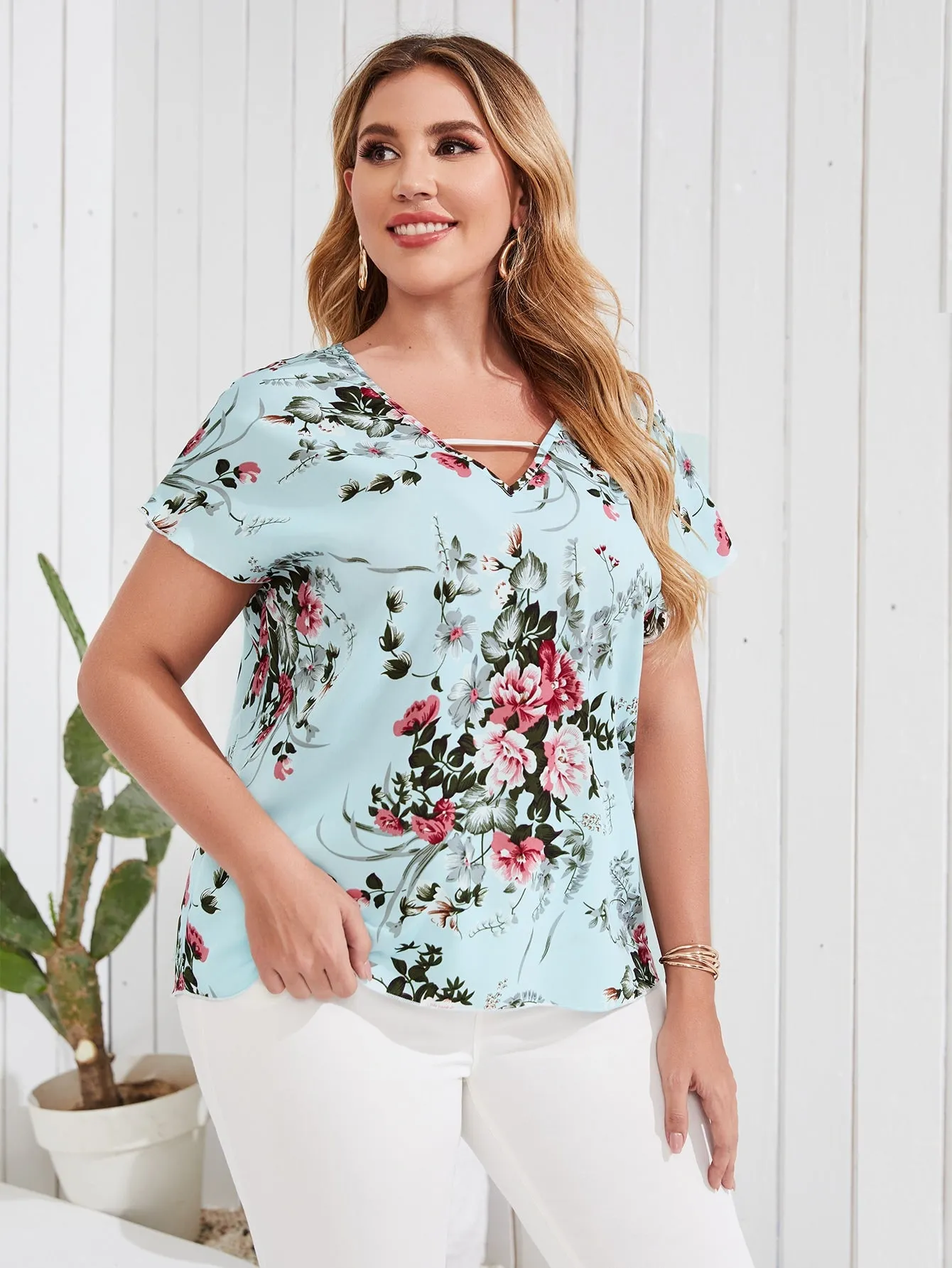 Floral Short Sleeve Keyhole Neckline Regular Plus Size Blouse